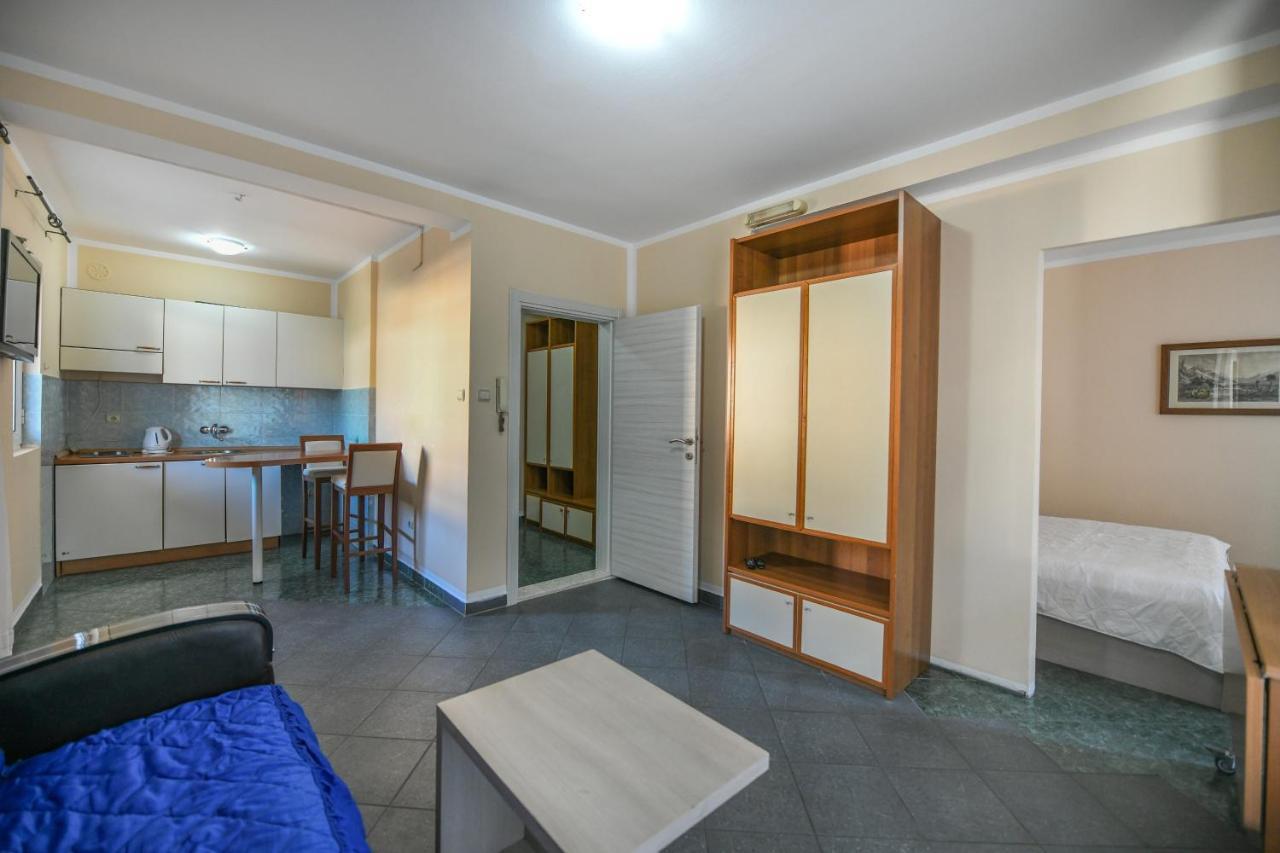Apartament Jolly *